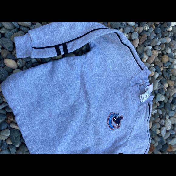 Vancouver Canucks Sweatshirt - Picture 6 of 7